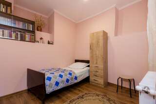Гостевой дом Anzori House Тбилиси Трехместный номер с собственной ванной комнатой-30