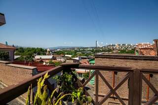Гостевой дом Anzori House Тбилиси Трехместный номер с собственной ванной комнатой-43