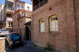 Гостевой дом Anzori House Тбилиси Трехместный номер с собственной ванной комнатой-47