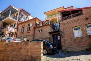 Гостевой дом Anzori House Тбилиси Трехместный номер с собственной ванной комнатой-49