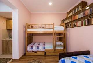 Гостевой дом Anzori House Тбилиси Трехместный номер с собственной ванной комнатой-51
